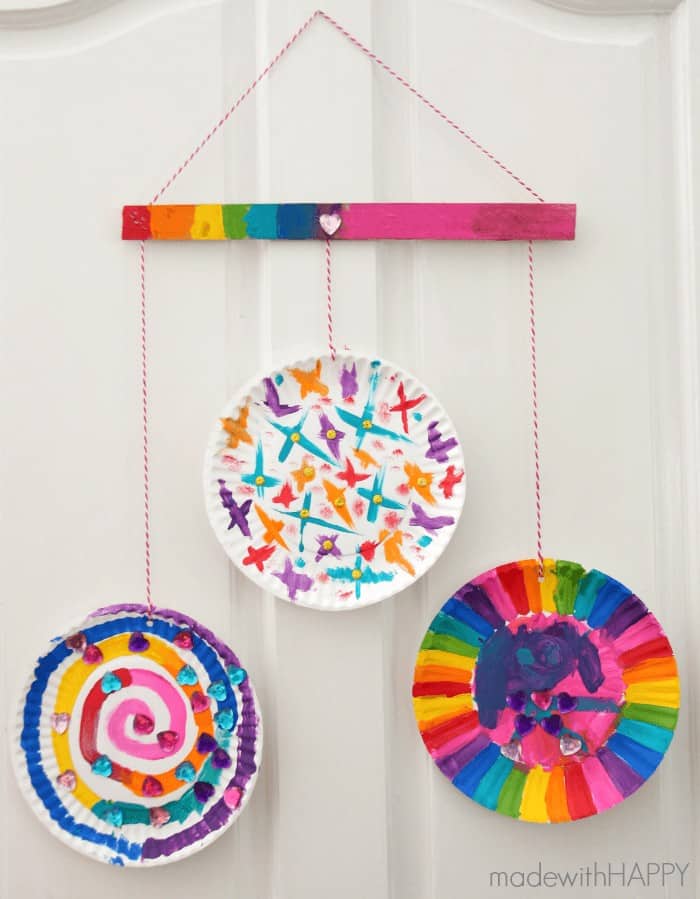 Paper Plate Wind Sock | Kids Paper Plate Crafts | Kids Activity Ideas | www.madewithHAPPY.com
