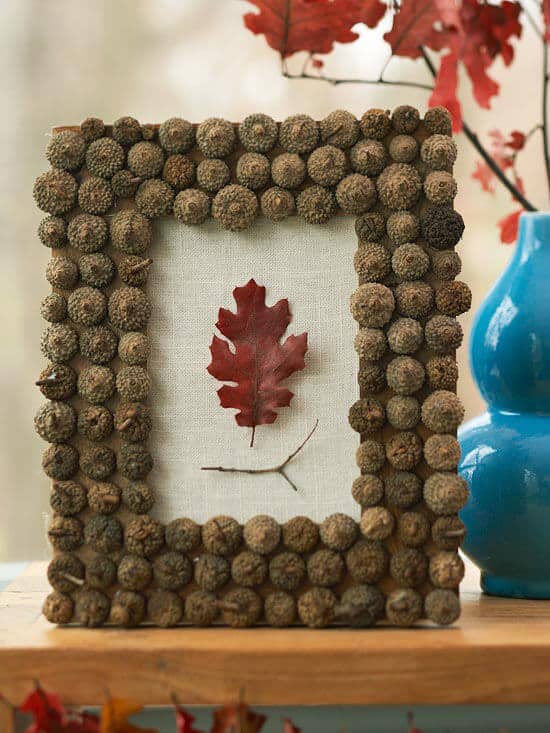 Acorn Picture Frame - Better Homes and Garden | 15 DIY Fall Crafts | www.madewithHAPPY.com