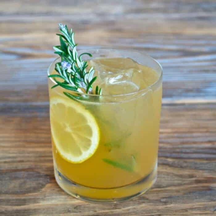 Rosemary Maple Bourbon Sour | 20+ Fall Cocktail Recipes | Holiday Entertaining with Fall Recipes | Pumpkin, apple and cinnamon cocktails | www.madewithHAPPY.com