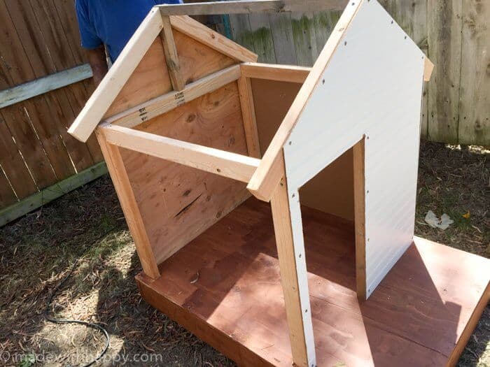 DIY Dog House | Barn Door Dog House | Farm style dog house | Beach house dog house |  www.madewithhappy.com