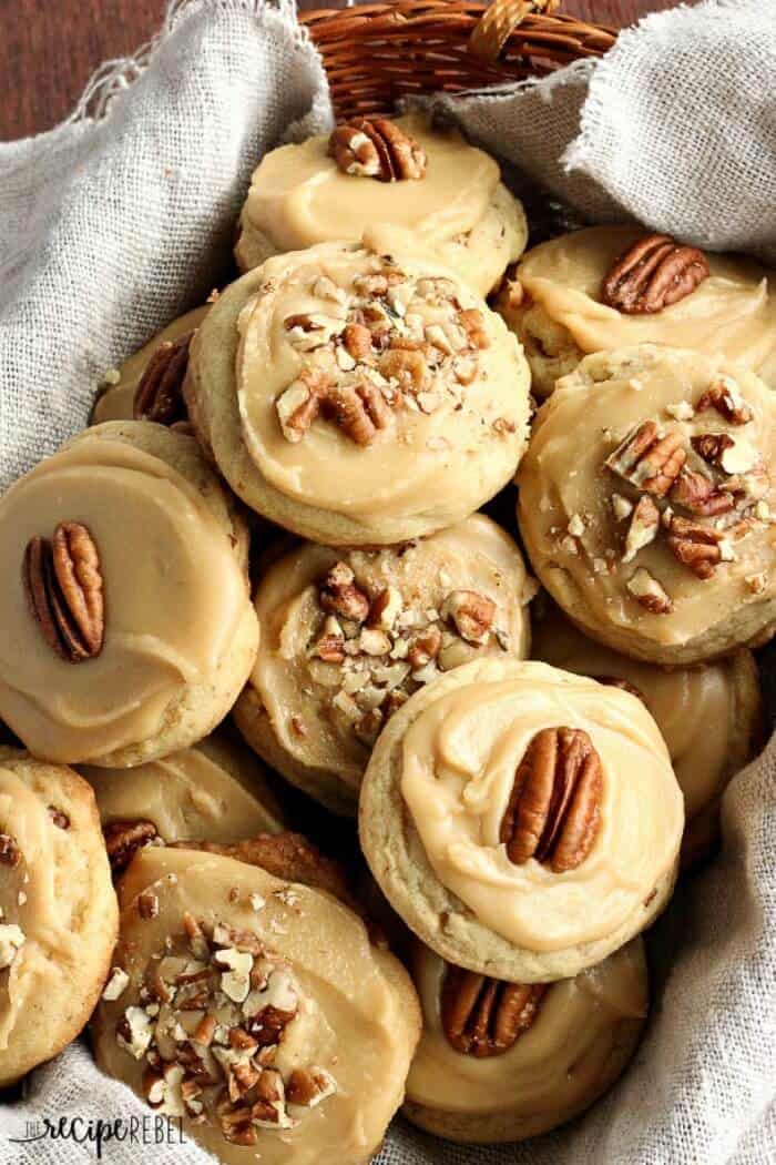 Brown Sugar Pecan Cookies - The Recipe Rebel | 20+ Holiday Cookies | Christmas Cookie Recipes | www.madewithHAPPY.com