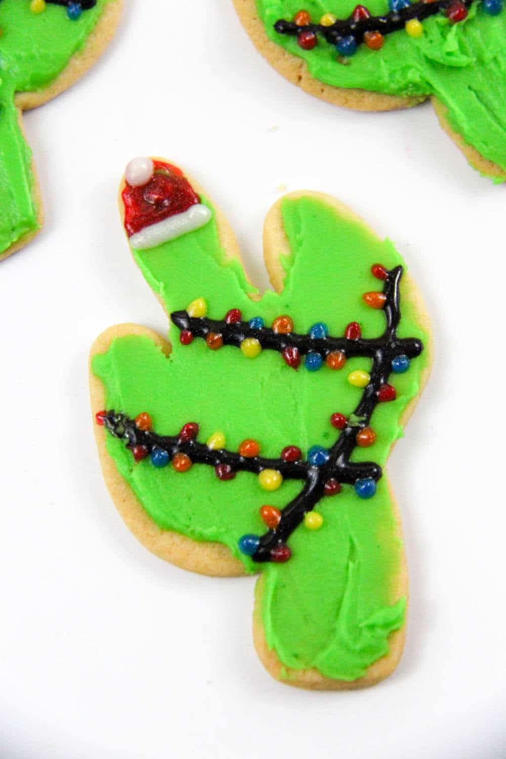 Christmas Cactus Cookies | Cactus Cookie Cutter | Christmas tree cookies | Christmas cookie exchange | www.madewithhappy.com