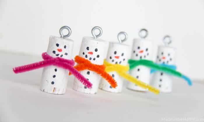 Wine Cork Ornaments | Cork Snowman Ornaments | Kids Snowman Crafts | Christmas Cork Crafts | Snowman Kids Crafts | Kids Cork Crafts | Winter Crafts for Kids | www.madewithhappy.com