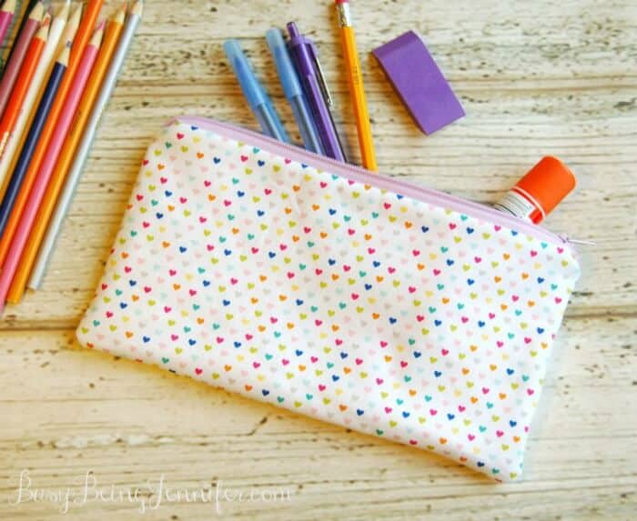 DIY Pencil Case | Busy Being Jennifer| www.madewithHAPPY.com