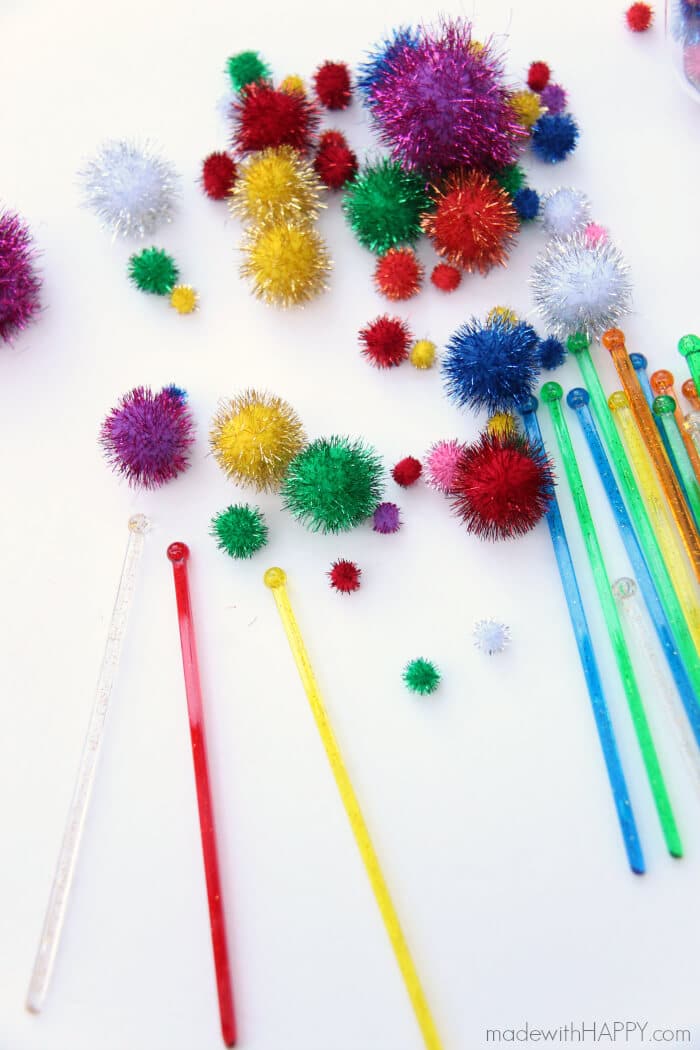 DIY Pom Pom Drink Sticks | Drink Stirrers | Cocktail Bling | Styling a Cocktail | DIY Pom Pom Sticks | Pom Pom Bouquet | www.madewithHAPPY.com