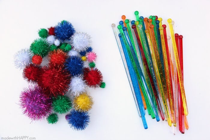 DIY Pom Pom Drink Sticks | Drink Stirrers | Cocktail Bling | Styling a Cocktail | DIY Pom Pom Sticks | Pom Pom Bouquet | www.madewithHAPPY.com