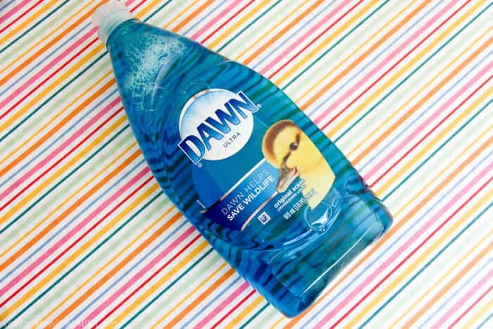 10 + Alternative Uses for Dawn Dish Soap | Alternative uses for liquid soap | Cleaning Grill with Dawn | Washing your pet with dawn dish soap | DIY Bath Soap | www.madewithhappy.com