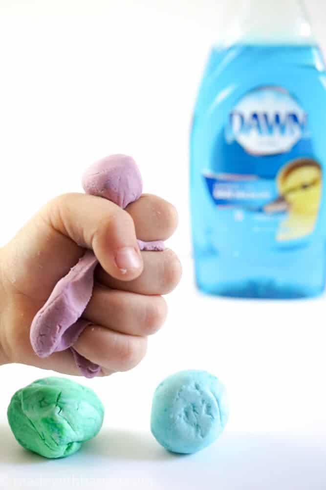 With just two simple ingredients, DIY silly putty is fun to make. Who needs to make slime when you can make DIY Silly Putty