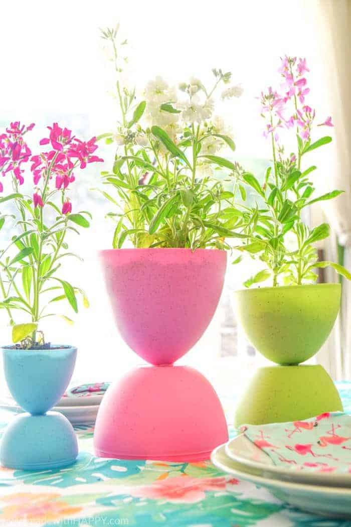 These Easter centerpieces are perfect for your Easter table.  Sweet and Simple DIY Easter Decorations. Easter tablescapes full of flowers and fun. 