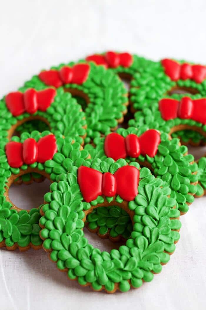 Chirstmas Wreath Cookies | 20+ Holiday Cookies | Christmas Cookie Recipes | www.madewithHAPPY.com