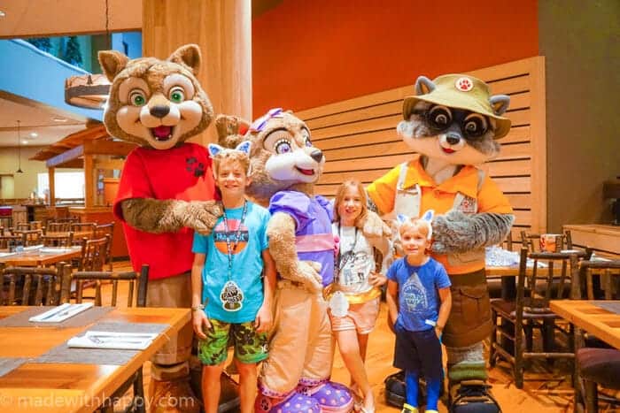 Looking for a special family vacation over the holidays? We're sharing our Top 10 Reason to visit the Great Wolf Lodge Southern California during the holidays. The Great Wolf Lodge Southern California