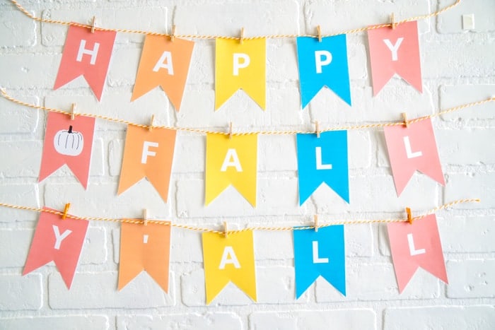 Happy Fall Yall Sign. Free Printable Banner to decorate with for Fall. HAPPY FALL sign perfect with any colorful decorations