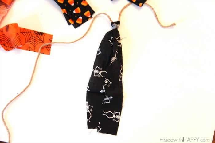 Simple Fabric Garland | Halloween Decoration Garland | Halloween Fabric | Cheap Halloween Decorations | www.madewithhappy.com