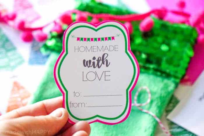 Making you gifts this year?  We have the perfect homemade with love gift tags ready to print! Free printable gift tags. Christmas tag printables. Homemade gifts