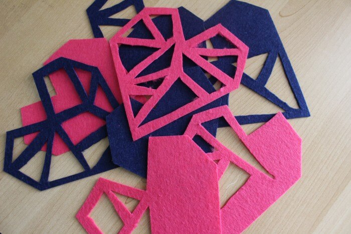 DIY Geometric Valentines Garland | Valentines Crafts | Geometric Hearts | www.madewithHAPPY.com