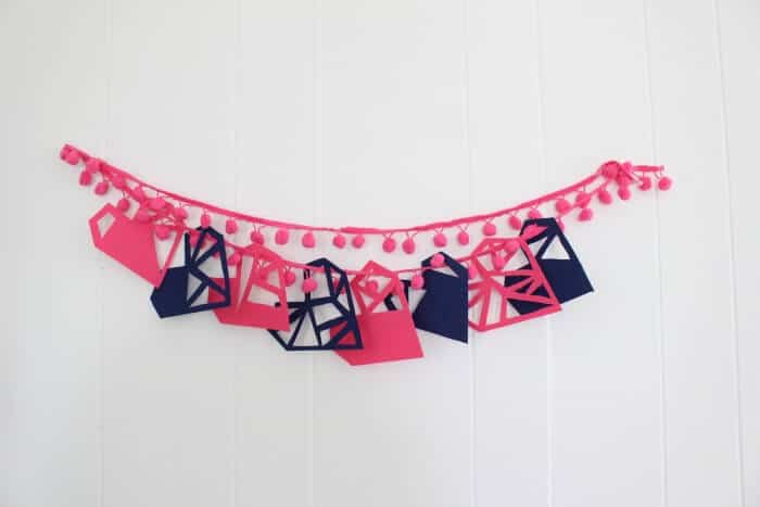 DIY Geometric Valentines Garland | Valentines Crafts | Geometric Hearts | www.madewithHAPPY.com