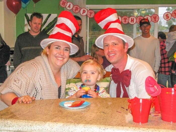 Dr Seuss Birthday Party for a two year old. Fun Decoration ideas for a Dr. Seuss birthday party. Dr. Seuss Party Ideas. Dr. Seuss Party Supplies