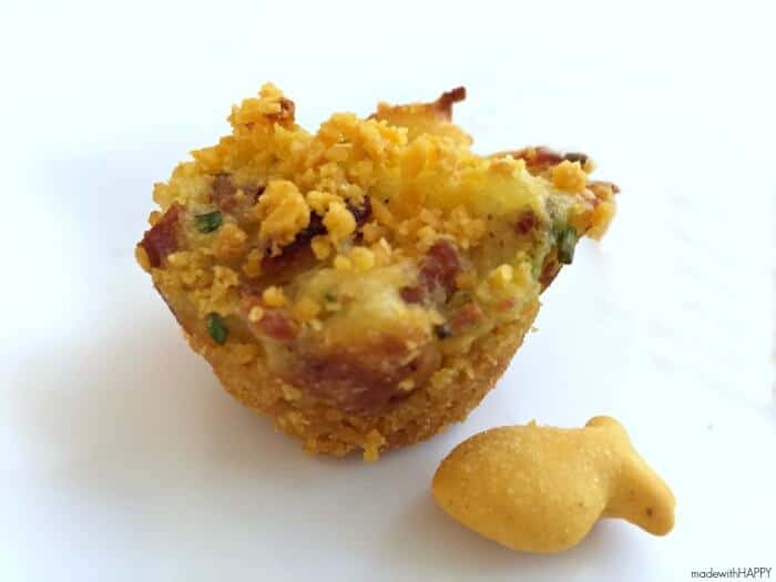 Leftover Cheesy Mashed Potato Bites | Cheddar Goldfish Crusted Potato Bites | Holiday Appetizer Ideas | AD www.madewithHAPPY.com