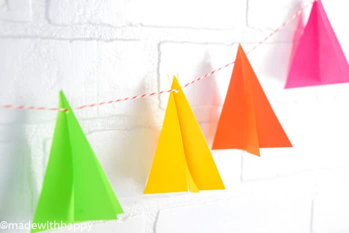 If you're looking for a way to decorate with modern Christmas trees, then we're sharing our simple and colorful tutorial. Paper Crafts for Christmas. Modern Christmas Tree crafts. Simple Christmas Crafts. Kids Crafts for Christmas. 