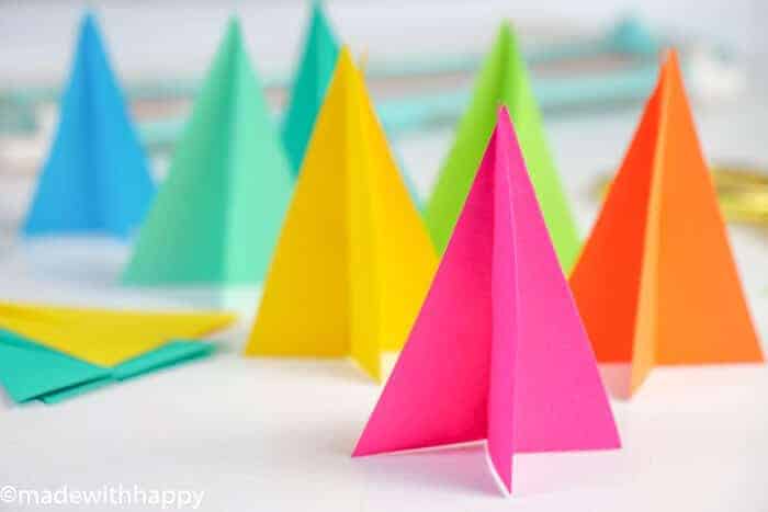 If you're looking for a way to decorate with modern Christmas trees, then we're sharing our simple and colorful tutorial. Paper Crafts for Christmas. Modern Christmas Tree crafts. Simple Christmas Crafts. Kids Crafts for Christmas. 