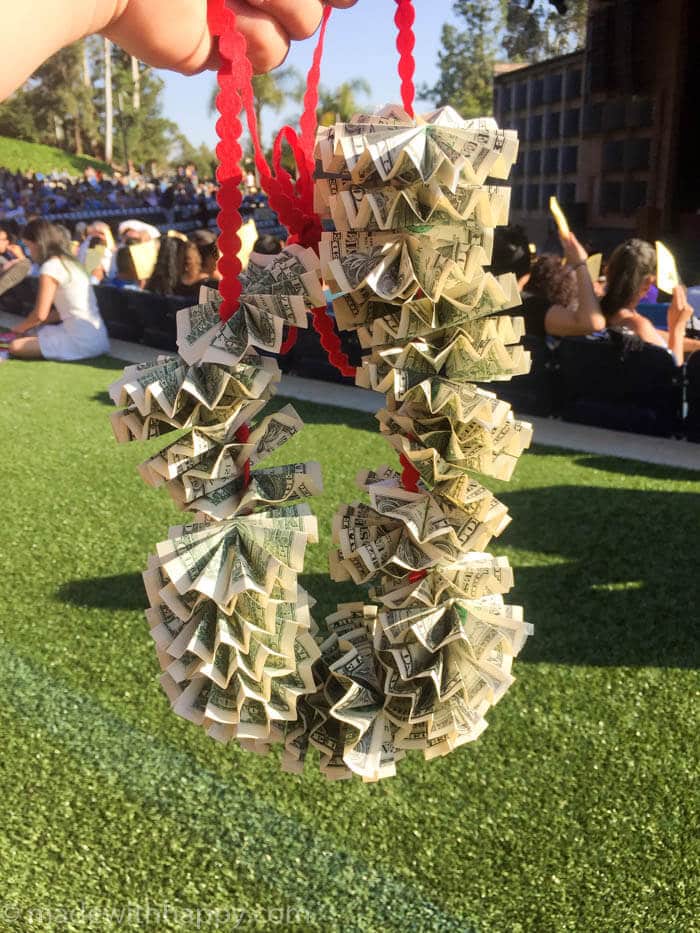 How to make a money lei | Graduation Money Lei | Graduation Money Necklace How To | Graduation Gifts | www.madewithhappy.com