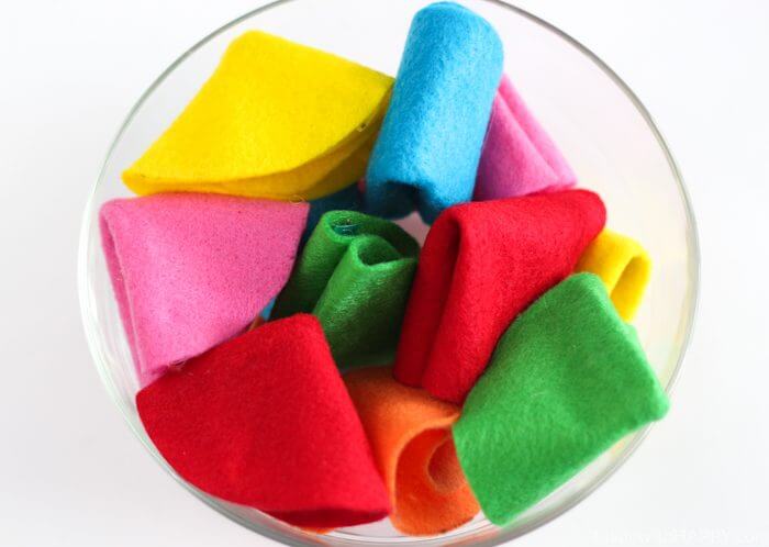 Rainbow Felt Fortune Cookies | DIY Fortune Cookies | Free Printable Fortune Cookie Fortunes | Chinese New Year Kids Crafts | Fun activities to do with the kids for Chinese New Year. | Valentines Fortune Cookies | www.madewithhappy.com