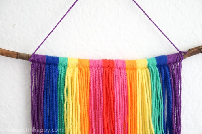 DIY Yarn Wall Hang Tapestry Tutorial. Simple Rainbow Macrame. Colorful Yarn Wall Hanging Tapestry Tutorial. www.madewithhappy.com