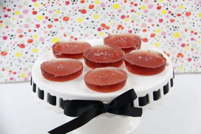 Raspberry Champagne Jello Shots | Holiday Cocktail Recipe | New Years Eve Cocktails | Alcohol Jello Shots | www.madewithhappy.com