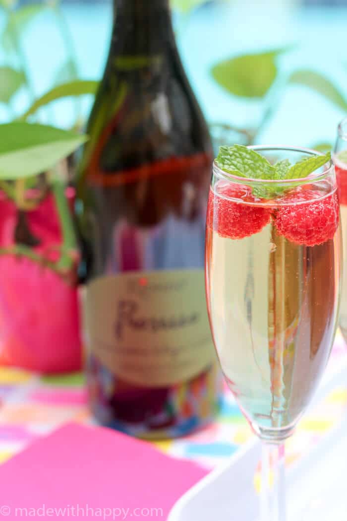 Raspberry Prosecco Cocktail | Prosecco Cocktail Recipes | Raspberry Mint Prosecco | Sparkling White Wine Cocktails | www.madewithHAPPY.com