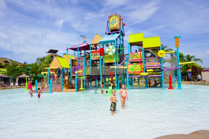 5 Reason to visit Aquatica SeaWorld San Diego as a family. Planning a trip to San Diego as a family. Family Activities in San Diego. Traveling to San Diego as a family. www.madewithhappy.com