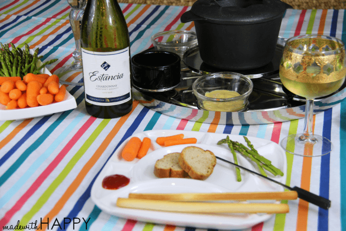 Making Fondue | Tips for Weekday Entertaining | Cheese Fondue Recipe | Fondue Wine Pairings | www.madewithhappy.com