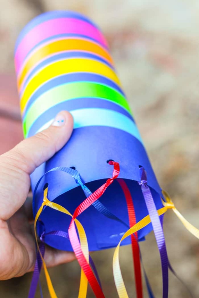 Simple Paper Wind Sock Craft - Camping Kids Crafts