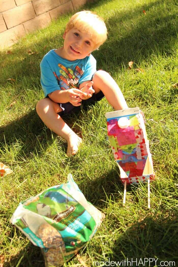 Milk Carton Bird Feeder | Kids Crafts Bird Feeder | Kids Outdoor Crafts | www.madewithHAPPY.com