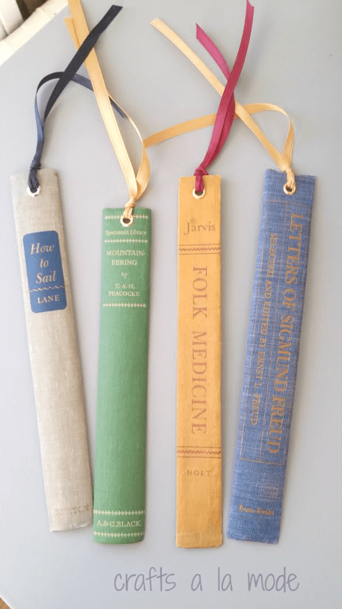 Old Book Spine Bookmarks | Crafts A la Mode | www.madewithHAPPY.com