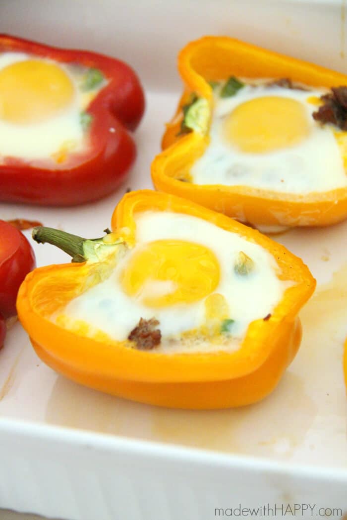 Breakfast Stuffed Peppers | Sausage Stuffed Pepper | Brunch Ideas | Sausage, Egg and Cheese in a Bellpepper | www.madewithhappy.com