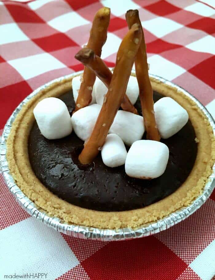 Mini Camfire S'more Pies | S'more desserts | Camping Desserts | Easy No Bake Desserts | Chocolate S'mores | www.madewithhappy.com