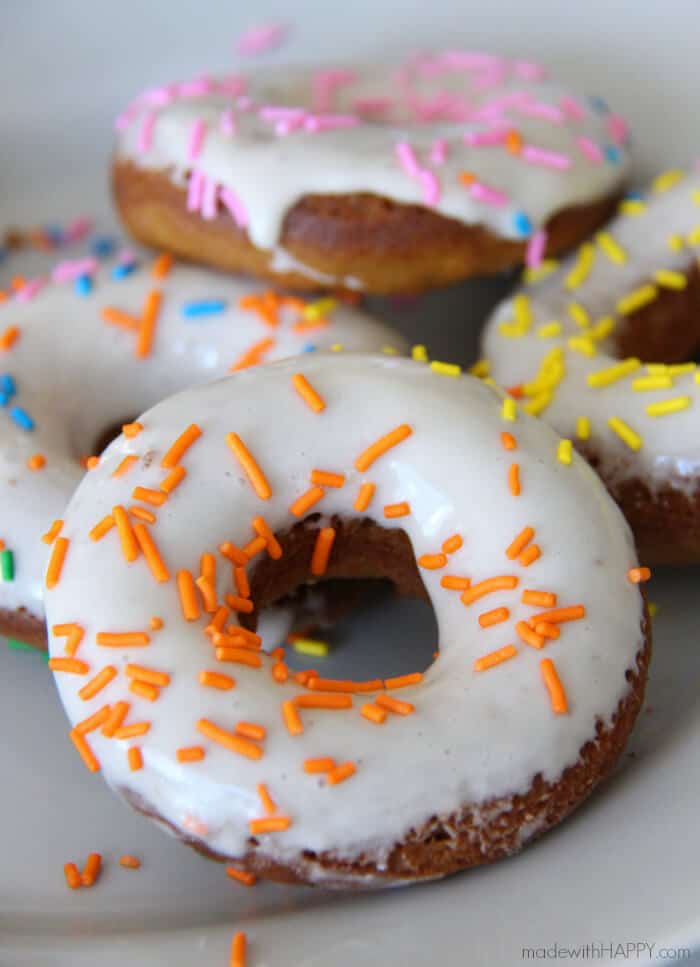 Homemade Carrot Cake Donuts with Cream Cheese Frosting | No Fry Baked Donuts | Carrot Cake Doughnuts | www.madewithHAPPY.com