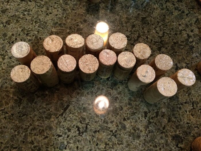 Cork Ornaments. Crafts with corks. Ornament crafts. Christmas Crafts for kids. Kids Ornaments. Cork Crafting.