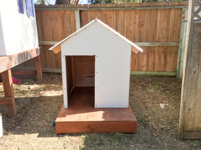 DIY Dog House | Barn Door Dog House | Farm style dog house | Beach house dog house |  www.madewithhappy.com