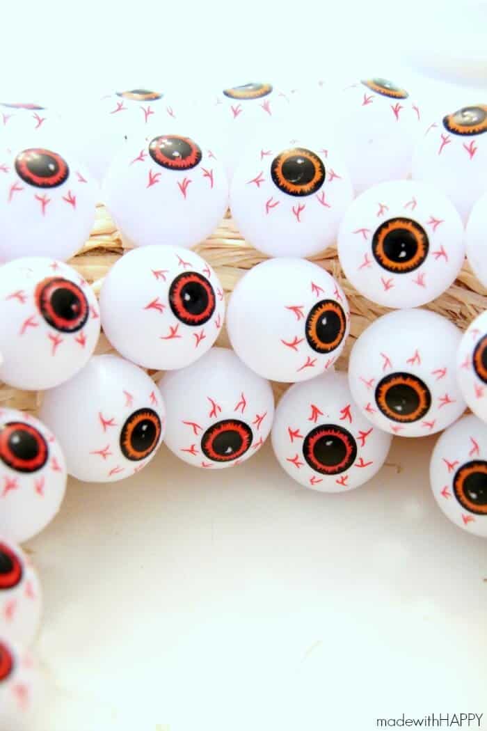 Eyeball Wreath | Inexpensive Halloween Decorations | Halloween Crafts on a dime | www.madewithHAPPY.com