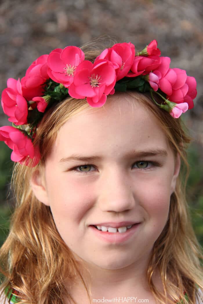 how to make floral crowns | Simple Flower Crowns | Silk Flower Headbands | Flower Crowns for Bridesmaids | Floral Crowns Boho Chic | www.madewithhappy.com