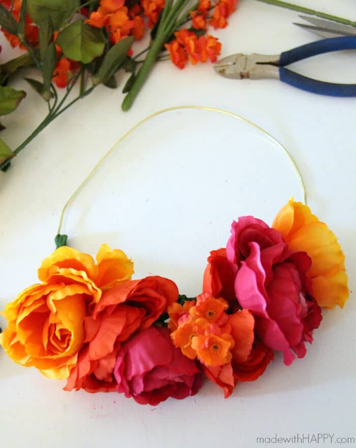 how to make floral crowns | Simple Flower Crowns | Silk Flower Headbands | Flower Crowns for Bridesmaids | Floral Crowns Boho Chic | www.madewithhappy.com