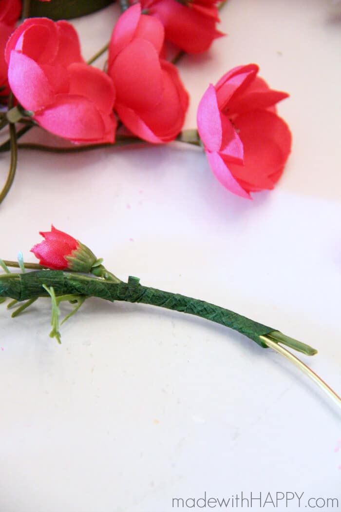 how to make floral crowns | Simple Flower Crowns | Silk Flower Headbands | Flower Crowns for Bridesmaids | Floral Crowns Boho Chic | www.madewithhappy.com