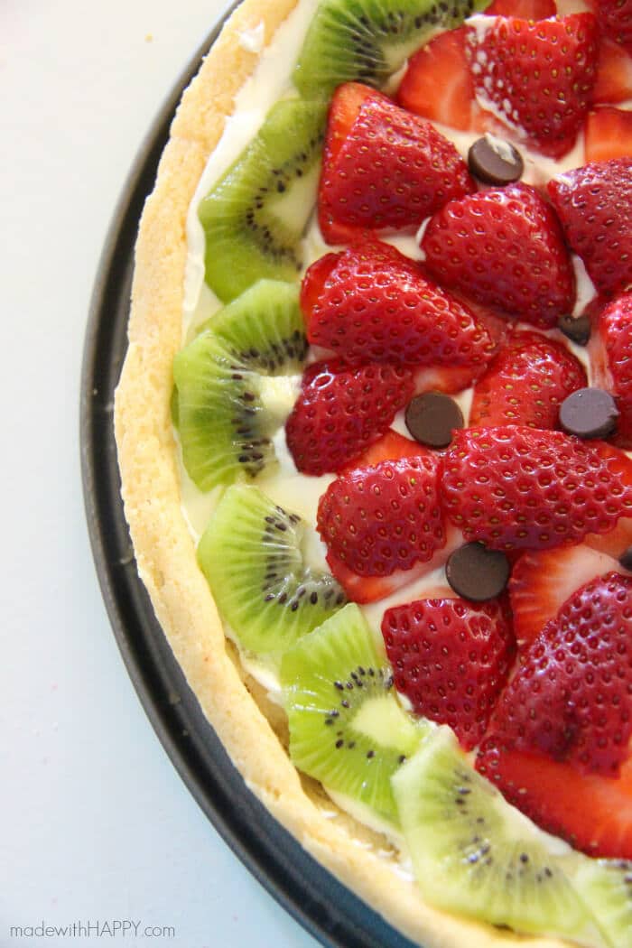 Fruit Pizzas | Watermelon Shaped Desserts | Summer Desserts | Cookie Pizzas | Watermelon Dessert | www.madewithhappy.com