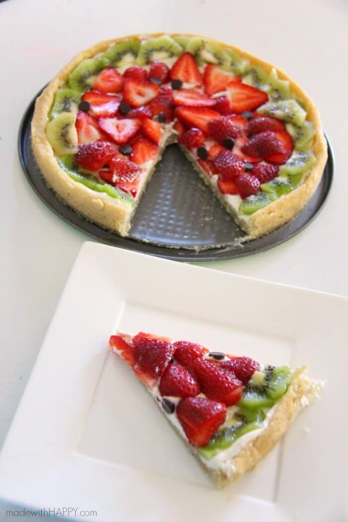 Fruit Pizzas | Watermelon Shaped Desserts | Summer Desserts | Cookie Pizzas | Watermelon Dessert | www.madewithhappy.com