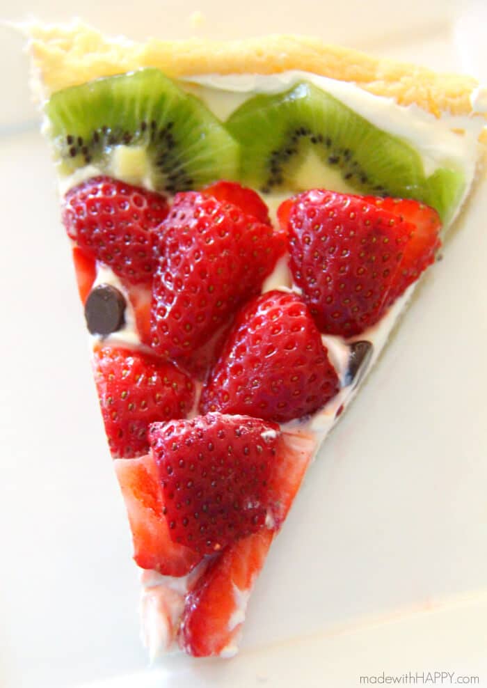 Fruit Pizzas | Watermelon Shaped Desserts | Summer Desserts | Cookie Pizzas | Watermelon Dessert | www.madewithhappy.com