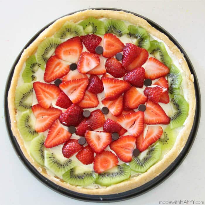 Fruit Pizzas | Watermelon Shaped Desserts | Summer Desserts | Cookie Pizzas | Watermelon Dessert | www.madewithhappy.com