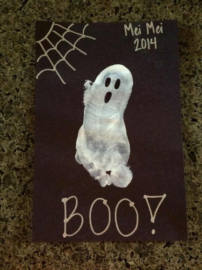 Kids Halloween Crafts | Ghost Foot Prints | Preschool Kids Crafts | Last minute Halloween Fun! | www.madewithhappy.com