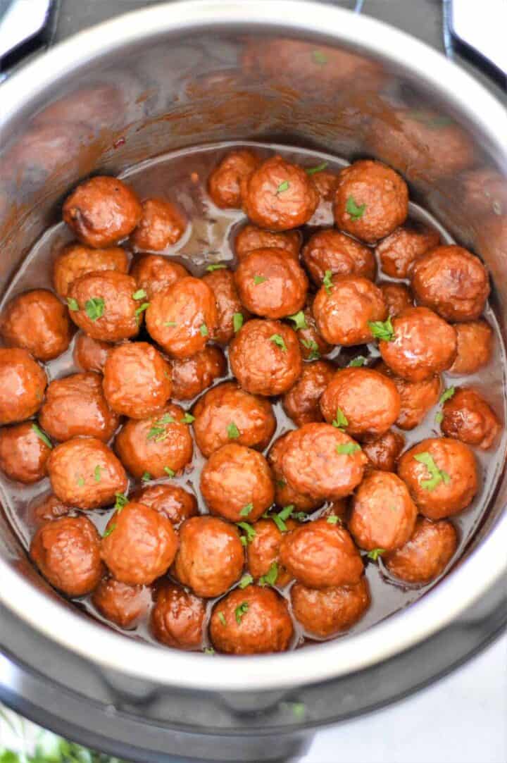 Appetizer Meatballs With Grape Jelly and BBQ Sauce