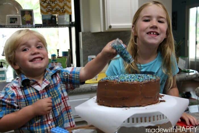 happy-kids-decorating-cake